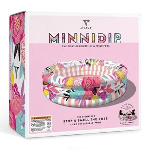 La Vaca Minnidip “Stop and smell the Rosé” pool